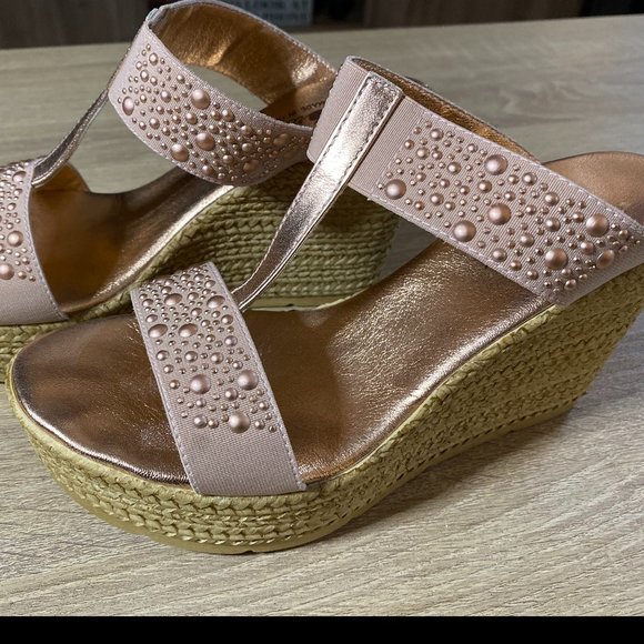 Browns wedges, heels, pool side, beach, summer - Picture 3 of 3